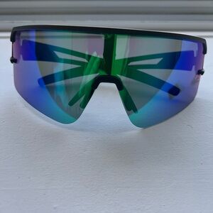 I SKI polarised and 100% UV protective ski sunglasses
